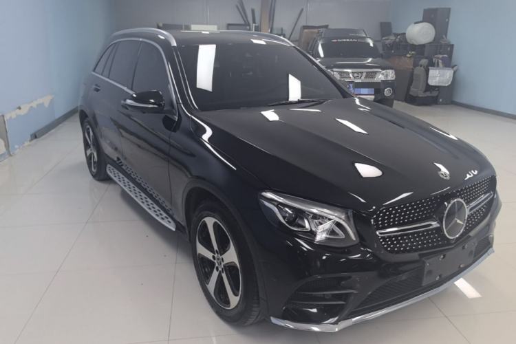 Used Mercedes-Benz GLC 2019 Facelift GLC 260 L 4MATIC Luxury Model Front Right 45 Deg