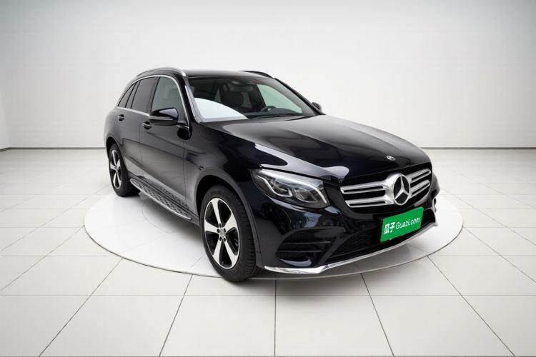 Used Mercedes-Benz GLC 2019 GLC 260 4MATIC Luxury Model Front Right 45 Deg