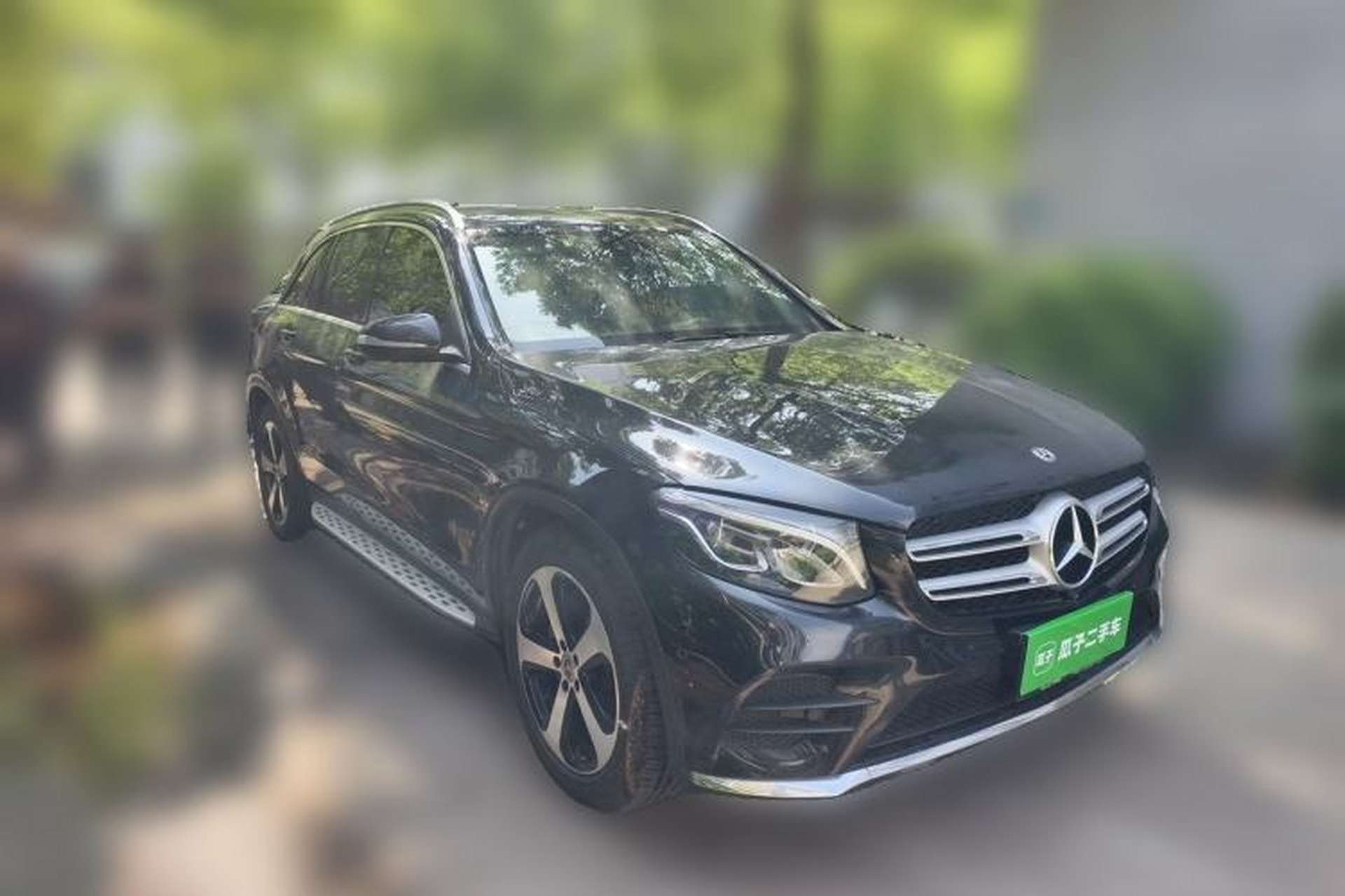 Used Mercedes-Benz GLC 2019 GLC 260 4MATIC Luxury Model Front Right 45 Deg