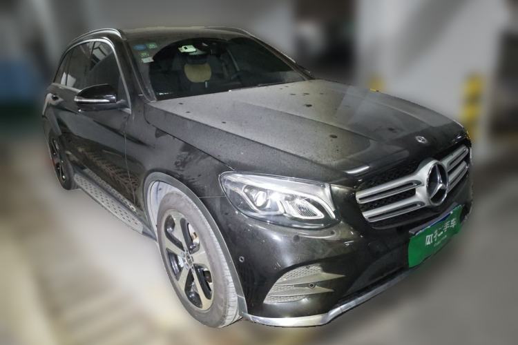 Used Mercedes-Benz GLC 2019 Facelift GLC 260 L 4MATIC Luxury Model Front Right 45 Deg