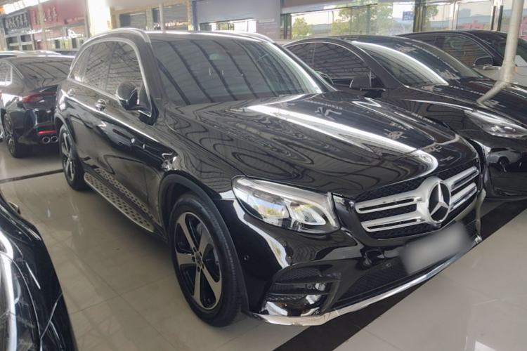 Used Mercedes-Benz GLC 2019 Facelift GLC 260 L 4MATIC Luxury Model Front Right 45 Deg