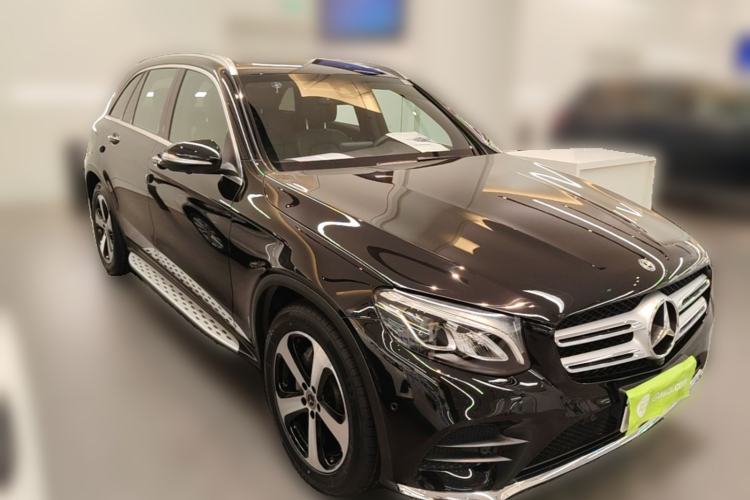 Used Mercedes-Benz GLC 2019 Facelift GLC 260 L 4MATIC Luxury Model Front Right 45 Deg
