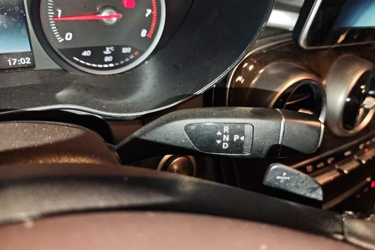 Used Mercedes-Benz GLC 2019 Facelift GLC 260 L 4MATIC Luxury Model Gear Lever