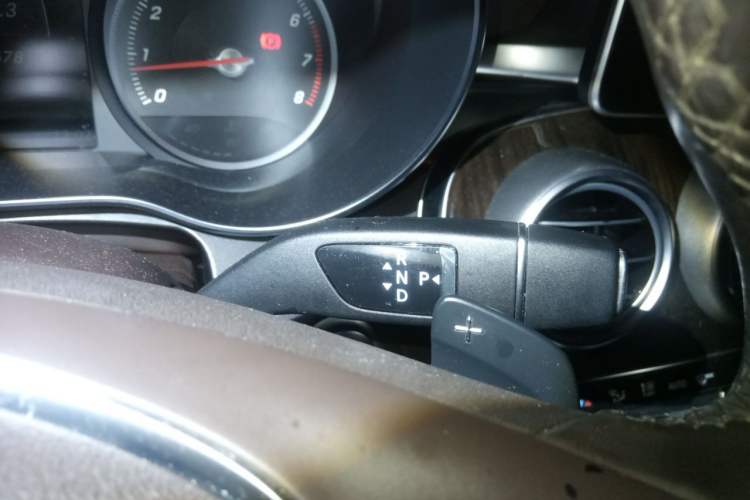 Used Mercedes-Benz GLC 2019 GLC 260 L 4MATIC Dynamic Model Gear Lever