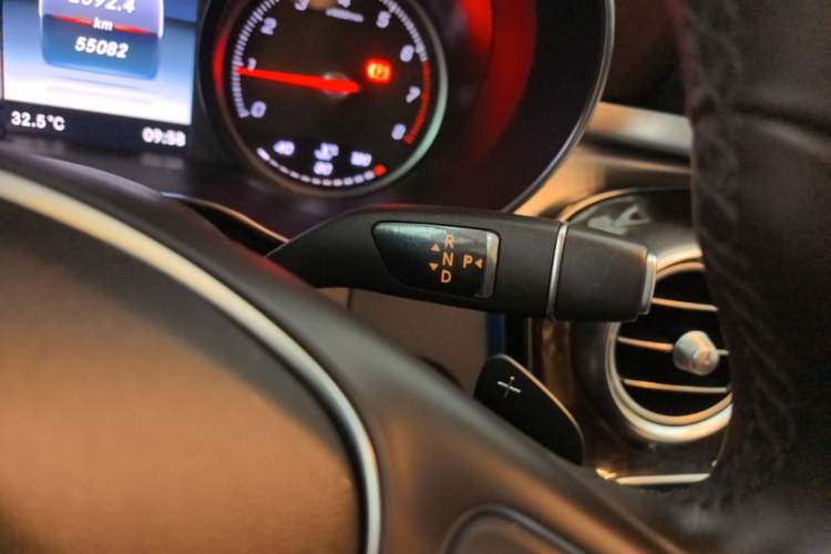 Used Mercedes-Benz GLC 2019 GLC 260 L 4MATIC Dynamic Model Gear Lever