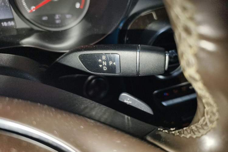 Used Mercedes-Benz GLC 2019 GLC 260 L 4MATIC Dynamic Model Gear Lever