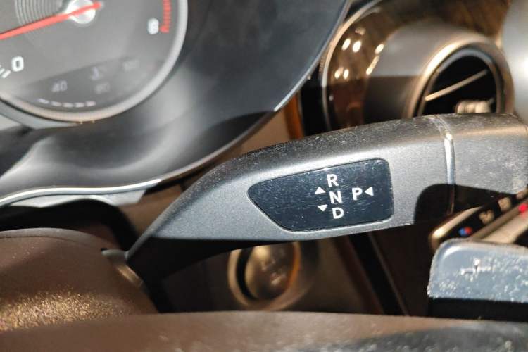 Used Mercedes-Benz GLC 2019 GLC 260 L 4MATIC Dynamic Model Gear Lever