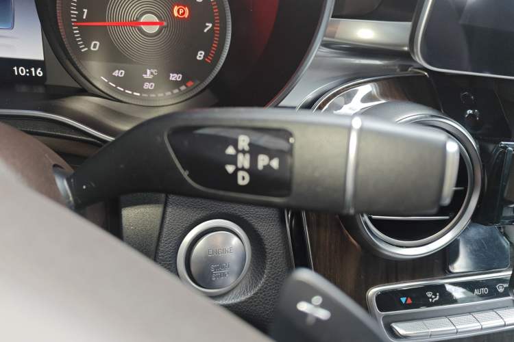 Used Mercedes-Benz GLC 2019 Facelift GLC 260 L 4MATIC Luxury Model Gear Lever