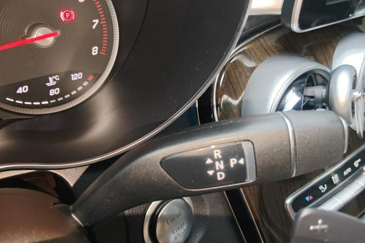 Used Mercedes-Benz GLC 2019 Facelift GLC 260 L 4MATIC Luxury Model Gear Lever