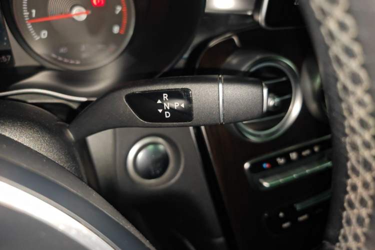 Used Mercedes-Benz GLC 2019 GLC 260 L 4MATIC Luxury Model Gear Lever