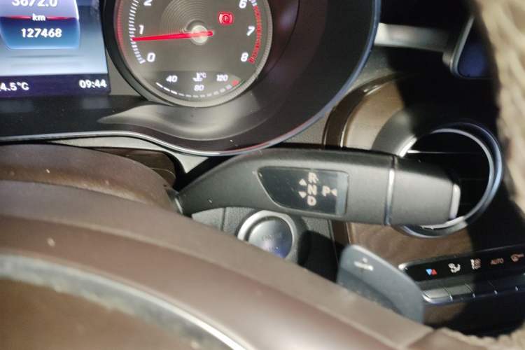 Used Mercedes-Benz GLC 2019 GLC 300 L 4MATIC Dynamic Model Gear Lever