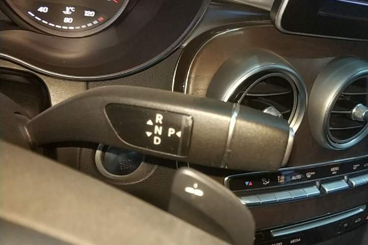 Used Mercedes-Benz GLC 2019 GLC 300 L 4MATIC Dynamic Model Gear Lever