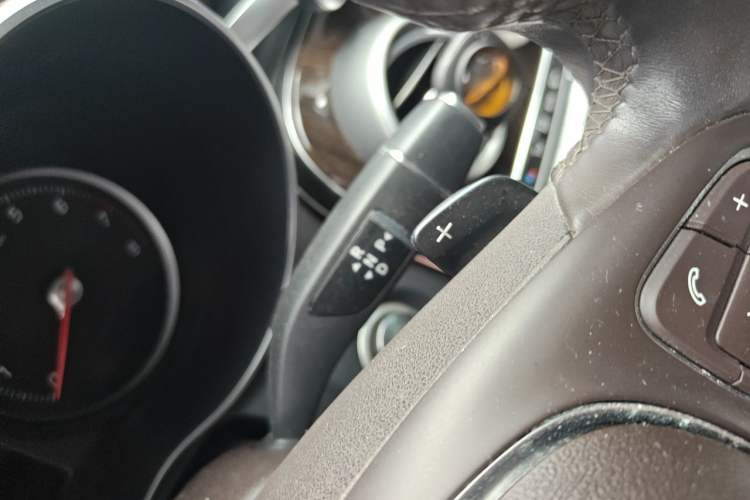 Used Mercedes-Benz GLC 2019 GLC 260 L 4MATIC Dynamic Model Gear Lever