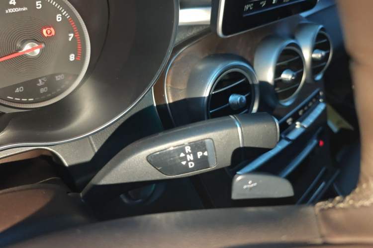 Used Mercedes-Benz GLC 2019 Refreshed GLC 300 L 4MATIC Dynamic Edition Gear Lever