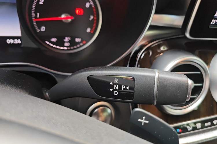 Used Mercedes-Benz GLC 2019 GLC 260 L 4MATIC Dynamic Model Gear Lever