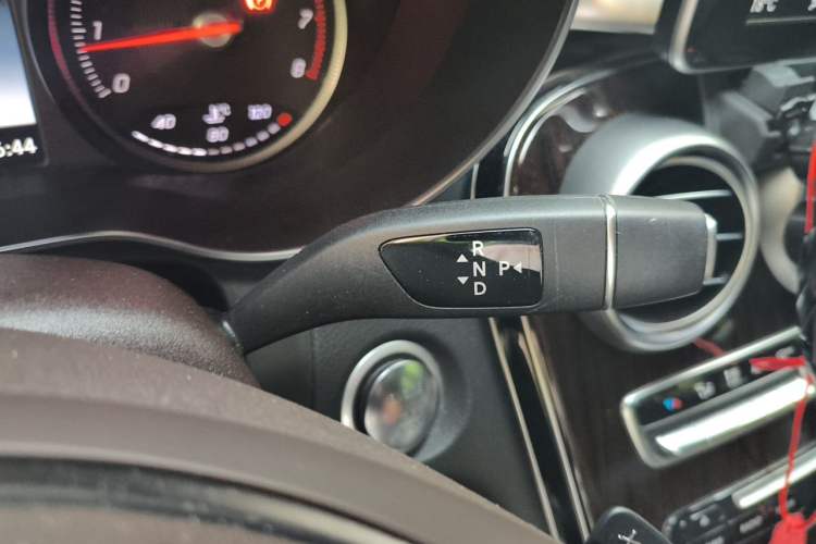 Used Mercedes-Benz GLC 2019 Facelift GLC 260 L 4MATIC Luxury Model Gear Lever