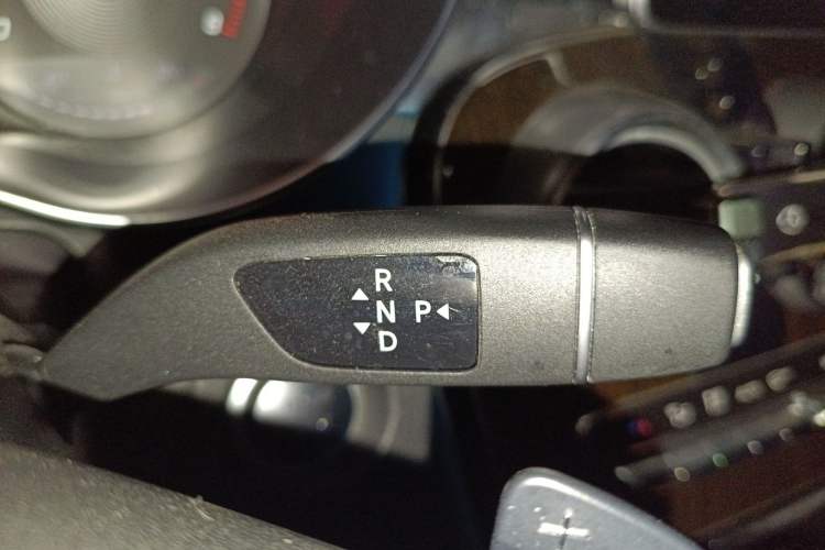 Used Mercedes-Benz GLC 2019 GLC 260 L 4MATIC Dynamic Model Gear Lever