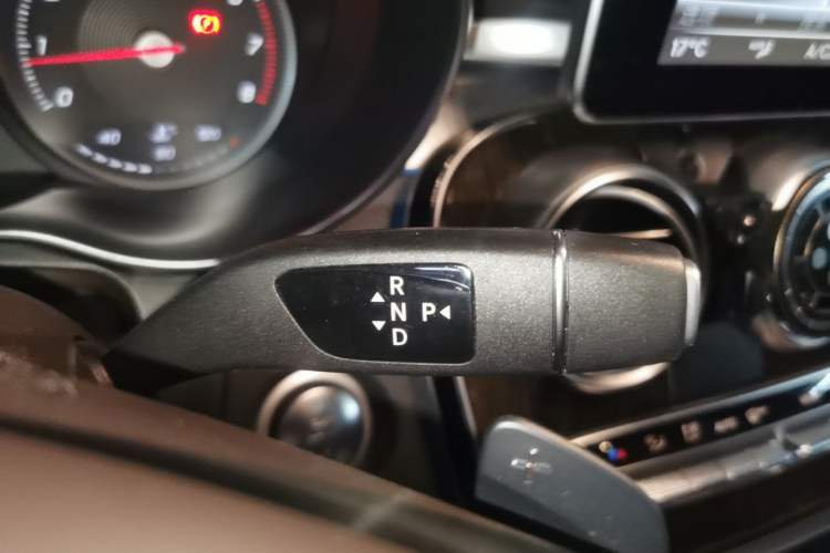 Used Mercedes-Benz GLC 2019 Facelift GLC 260 L 4MATIC Luxury Model Gear Lever