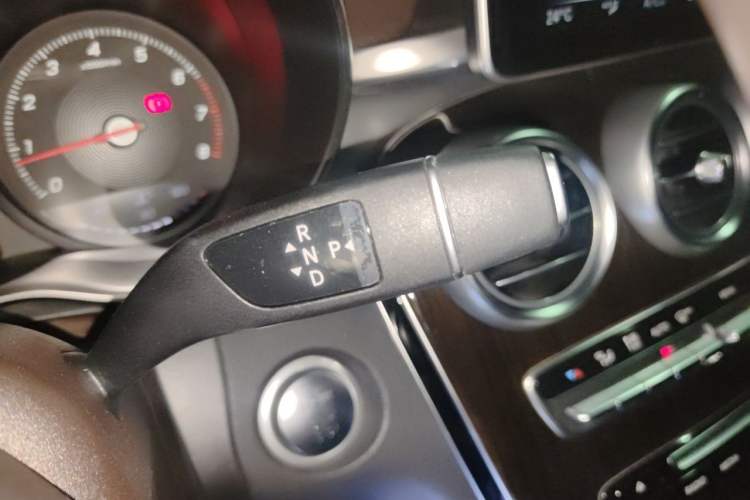 Used Mercedes-Benz GLC 2019 Facelift GLC 260 L 4MATIC Luxury Model Gear Lever
