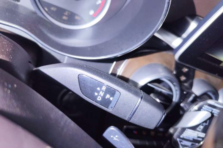 Used Mercedes-Benz GLC 2019 GLC 300 L 4MATIC Dynamic Model Gear Lever