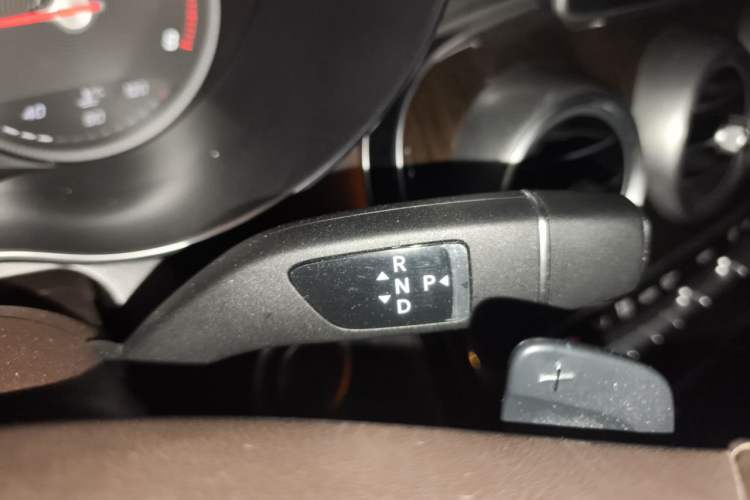 Used Mercedes-Benz GLC 2019 Facelift GLC 260 L 4MATIC Luxury Model Gear Lever