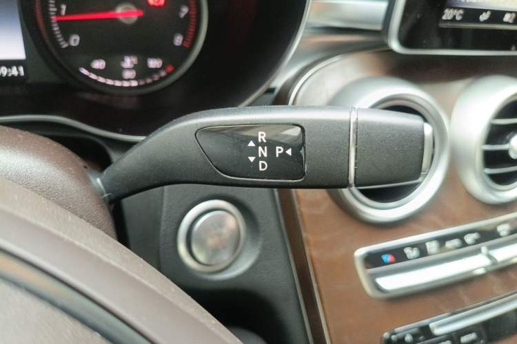 Used Mercedes-Benz GLC 2019 GLC 300 L 4MATIC Dynamic Model Gear Lever