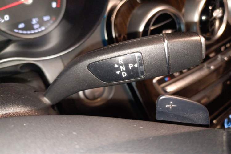 Used Mercedes-Benz GLC 2019 GLC 260 L 4MATIC Luxury Model Gear Lever