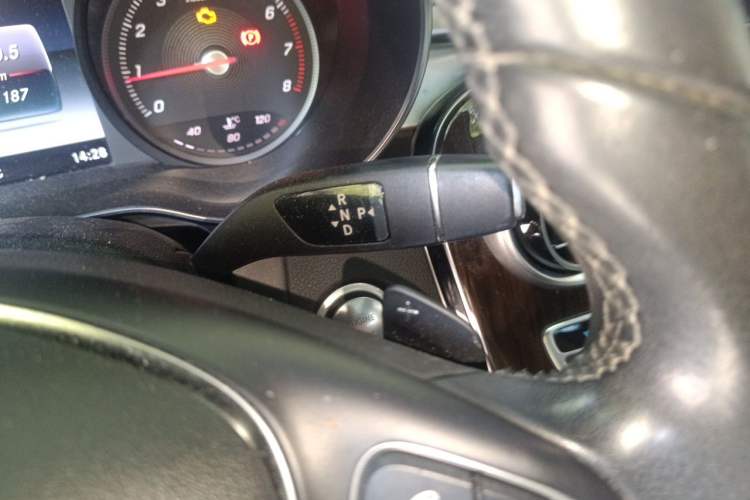 Used Mercedes-Benz GLC 2019 GLC 260 L 4MATIC Dynamic Model Gear Lever