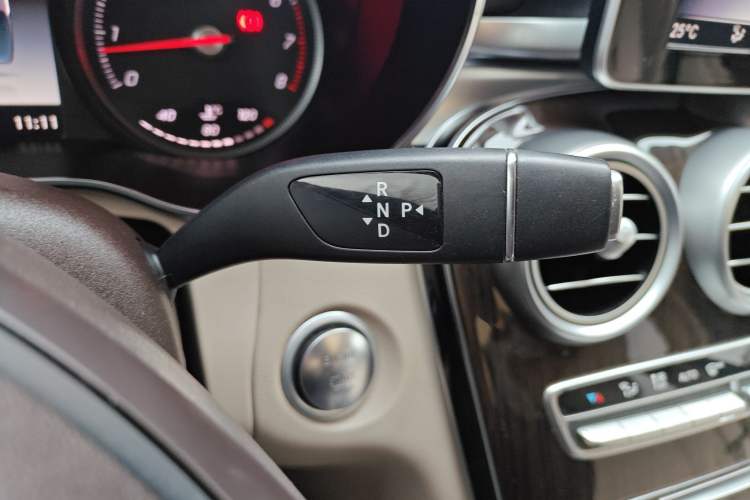 Used Mercedes-Benz GLC 2019 GLC 260 L 4MATIC Dynamic Model Gear Lever