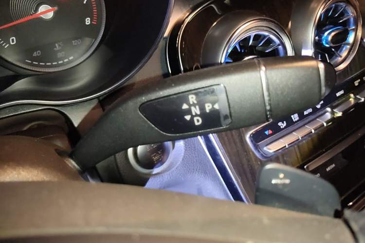 Used Mercedes-Benz GLC 2019 GLC 260 L 4MATIC Dynamic Model Gear Lever