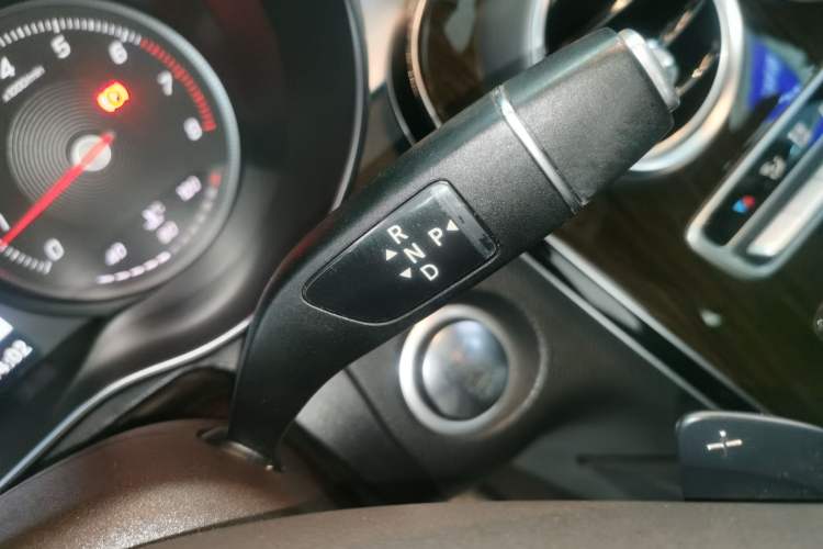 Used Mercedes-Benz GLC 2019 Facelift GLC 260 L 4MATIC Luxury Model Gear Lever