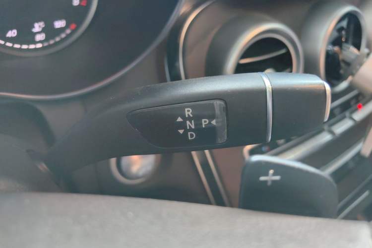 Used Mercedes-Benz GLC 2019 GLC 300 L 4MATIC Dynamic Model Gear Lever