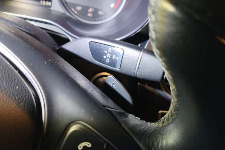 Used Mercedes-Benz GLC 2019 GLC 260 L 4MATIC Luxury Model Gear Lever