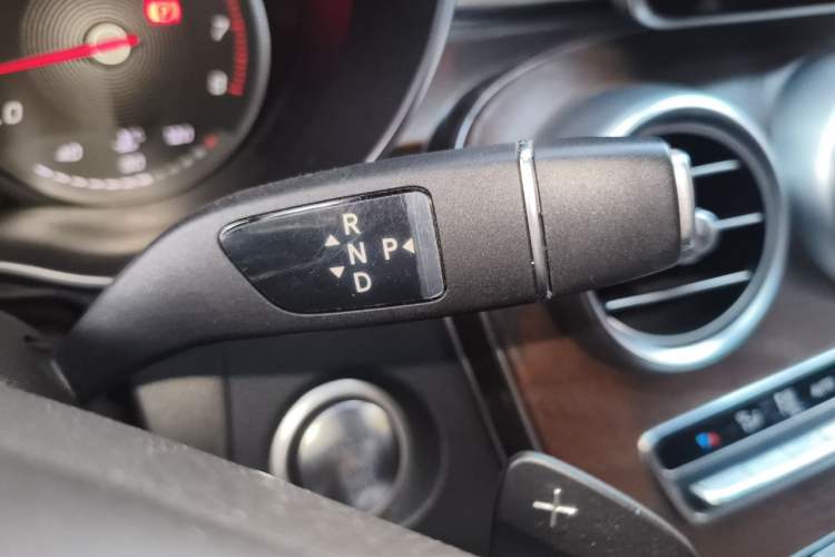 Used Mercedes-Benz GLC 2019 Refreshed GLC 300 L 4MATIC Dynamic Edition Gear Lever