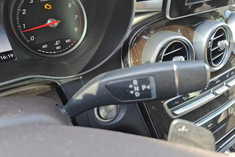 Used Mercedes-Benz GLC 2019 GLC 260 L 4MATIC Dynamic Model Gear Lever