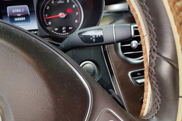 Used Mercedes-Benz GLC 2019 GLC 300 L 4MATIC Dynamic Model Gear Lever