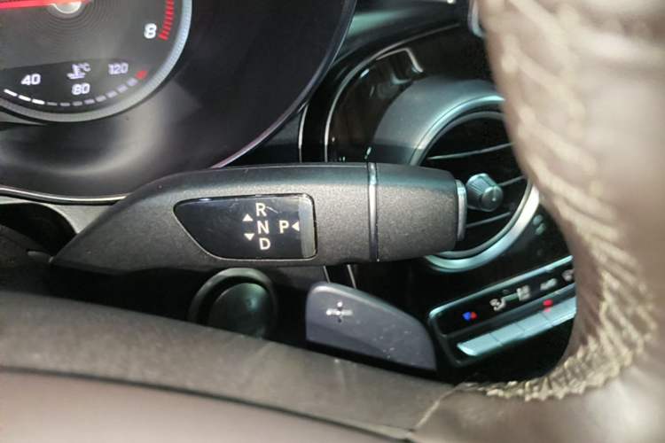 Used Mercedes-Benz GLC 2019 GLC 260 L 4MATIC Dynamic Model Gear Lever