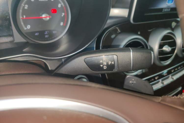 Used Mercedes-Benz GLC 2019 GLC 260 L 4MATIC Dynamic Model Gear Lever