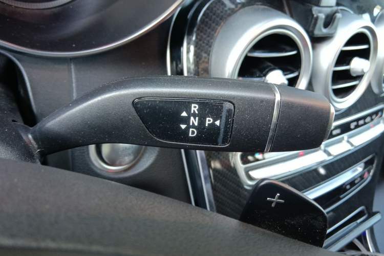 Used Mercedes-Benz GLC 2019 GLC 260 L 4MATIC Dynamic Model Gear Lever