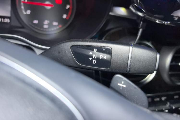 Used Mercedes-Benz GLC 2019 GLC 260 L 4MATIC Luxury Model Gear Lever