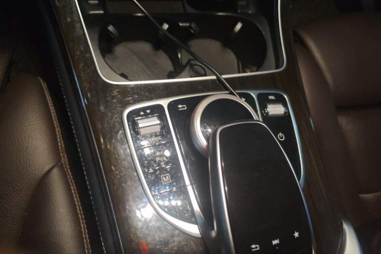 Used Mercedes-Benz GLC 2019 GLC 260 L 4MATIC Dynamic Model Gear Lever