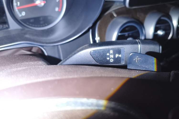 Used Mercedes-Benz GLC 2019 GLC 260 L 4MATIC Dynamic Model Gear Lever
