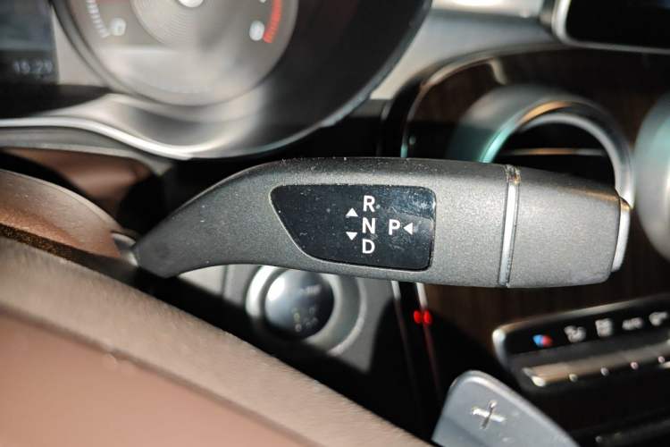 Used Mercedes-Benz GLC 2019 GLC 260 4MATIC Dynamic Edition Gear Lever