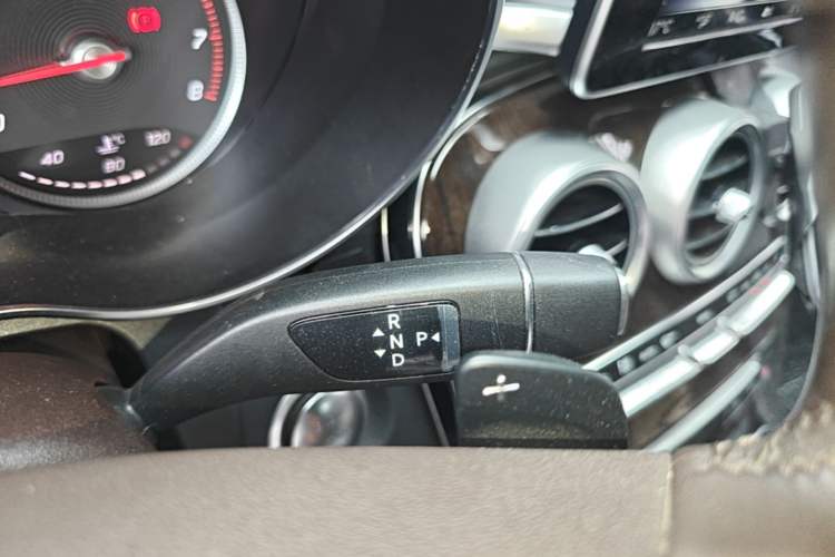 Used Mercedes-Benz GLC 2019 GLC 260 4MATIC Dynamic Edition Gear Lever