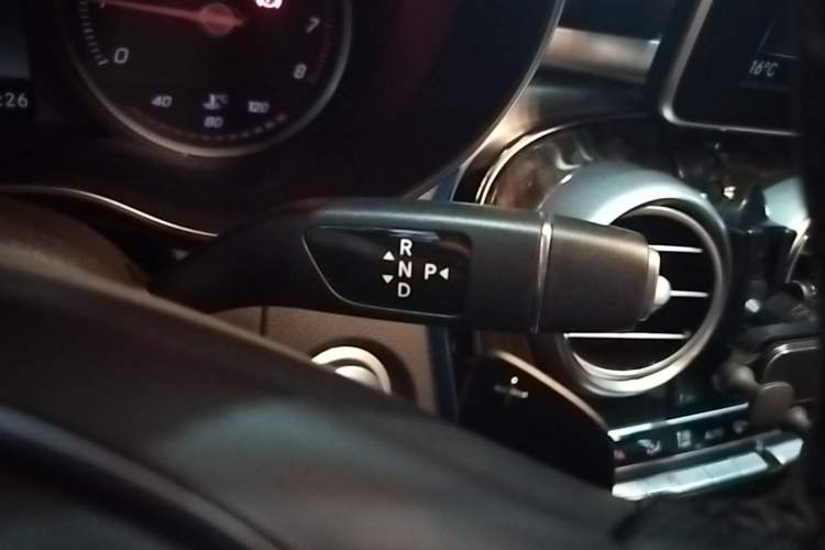 Used Mercedes-Benz GLC 2019 GLC 260 L 4MATIC Dynamic Model Gear Lever