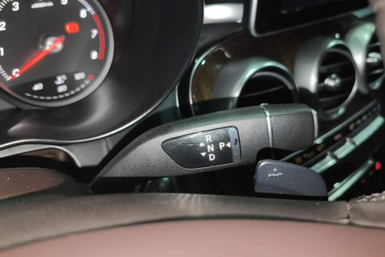 Used Mercedes-Benz GLC 2019 GLC 260 L 4MATIC Dynamic Model Gear Lever
