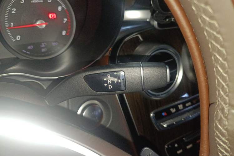 Used Mercedes-Benz GLC 2019 Facelift GLC 260 L 4MATIC Luxury Model Gear Lever