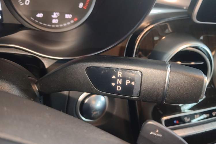 Used Mercedes-Benz GLC 2019 Facelift GLC 260 L 4MATIC Luxury Model Gear Lever