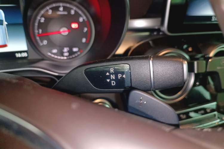 Used Mercedes-Benz GLC 2019 GLC 260 L 4MATIC Dynamic Model Gear Lever