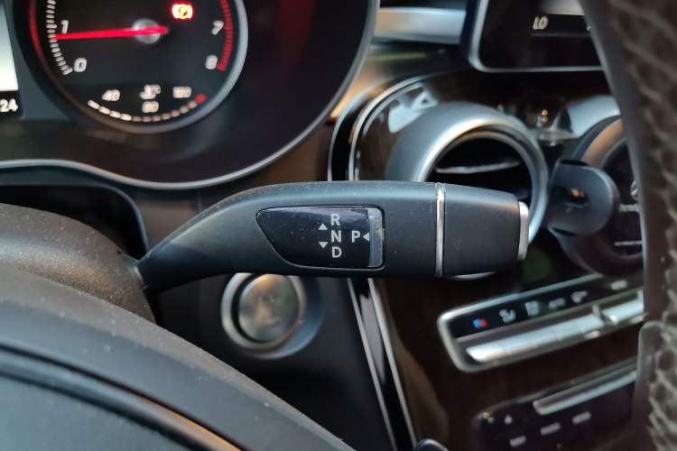 Used Mercedes-Benz GLC 2019 GLC 260 L 4MATIC Dynamic Model Gear Lever